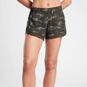 Athleta camo run shorts size xs
